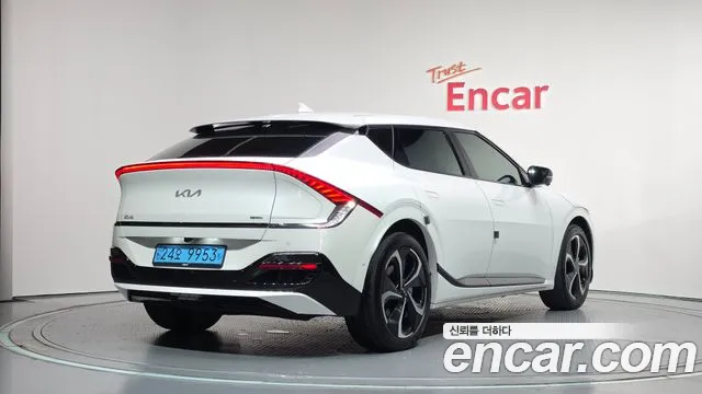 Kia EV6 — Фото автомобиля 2