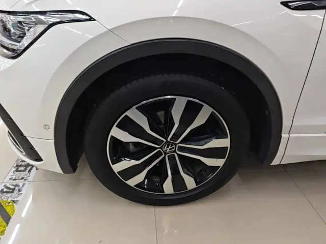 Volkswagen Tiguan L — Фото автомобиля 22