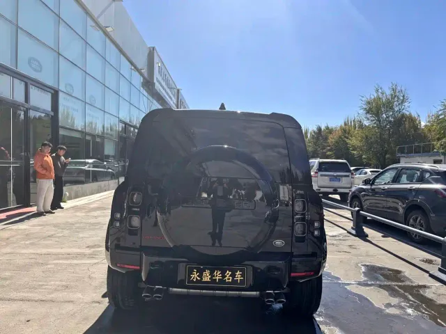 Land Rover Defender — Фото автомобиля 4