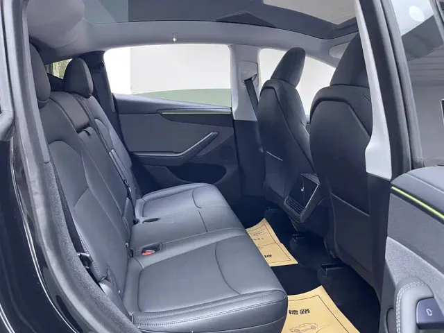 Tesla Model Y — Фото автомобиля 15