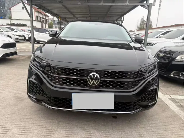 Volkswagen Passat — Фото автомобиля 2
