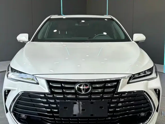 Toyota Avalon — Фото автомобиля 2