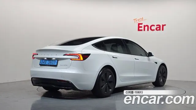 Tesla Model 3 — Фото автомобиля 2