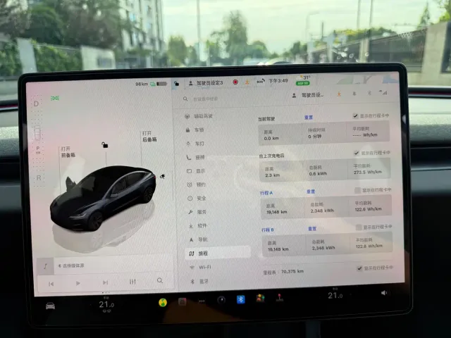 Tesla Model 3 — Фото автомобиля 11