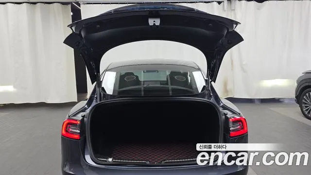 Tesla Model 3 — Фото автомобиля 20