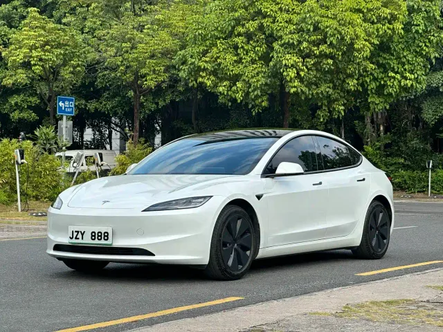 Фотография автомобиля — Tesla Model 3