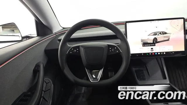 Tesla Model 3 — Фото автомобиля 12