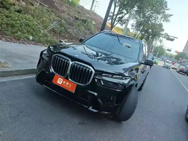 Фотография автомобиля — BMW X7