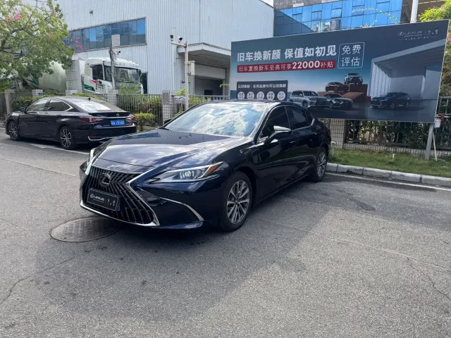 Фотография автомобиля — Lexus ES