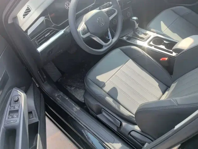 Volkswagen Passat — Фото автомобиля 15