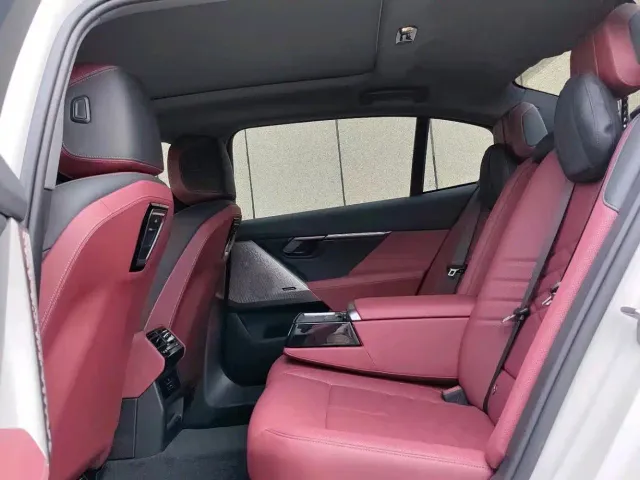 BMW i5 — Фото автомобиля 6