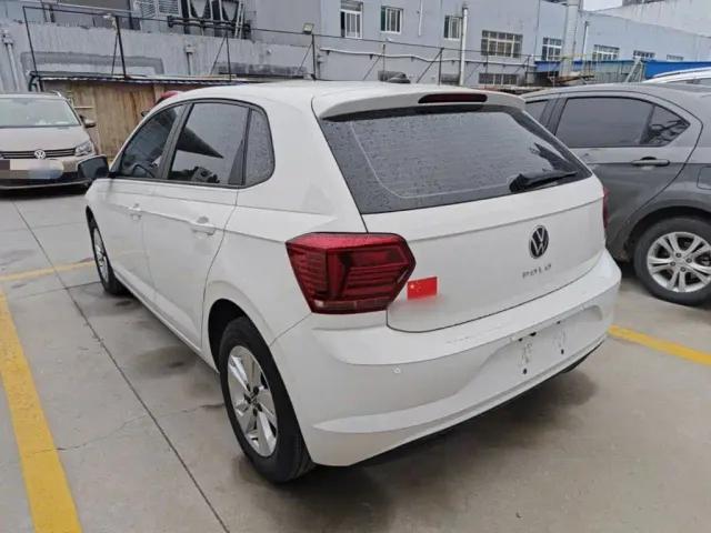 Volkswagen Polo — Фото автомобиля 4