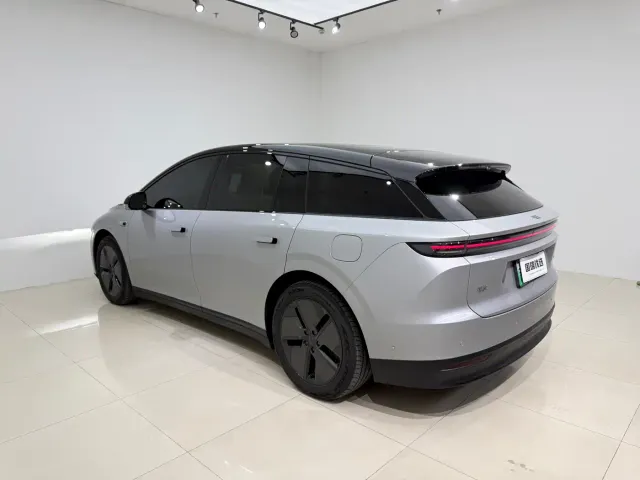Li Auto i6 — Фото автомобиля 4