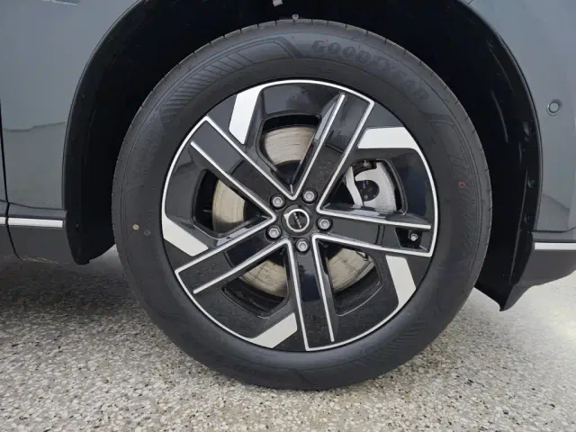 Volvo XC70 Plug-in Hybrid — Фото автомобиля 6