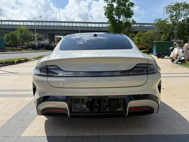 Xiaomi SU7 — Фото автомобиля 13