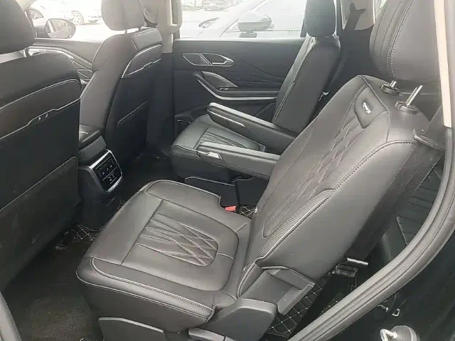 Hongqi HS7 PHEV — Фото автомобиля 16