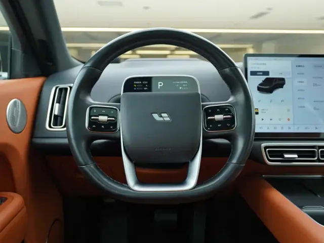 Li Auto L8 — Фото автомобиля 16
