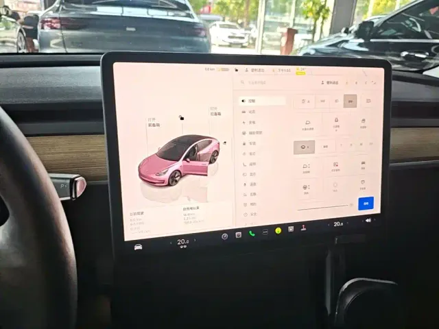 Tesla Model 3 — Фото автомобиля 12