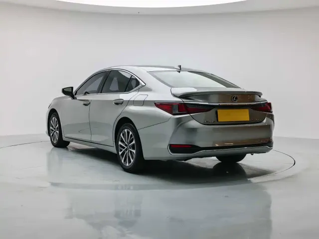Lexus ES — Фото автомобиля 6