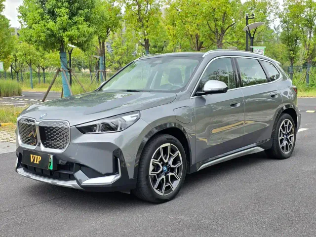 Фотография автомобиля — BMW iX1