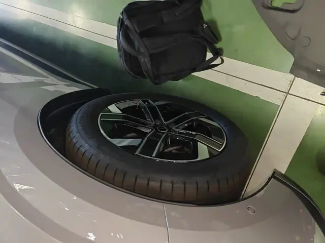 Volvo XC70 Plug-in Hybrid — Фото автомобиля 22
