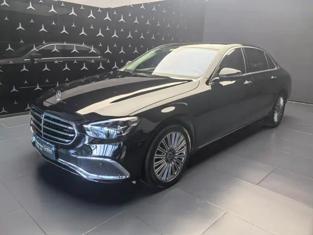 Фотография автомобиля — Mercedes-Benz E-Class