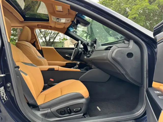 Lexus Lexus ES 2023 200 Excellence Edition — Фото автомобиля 9