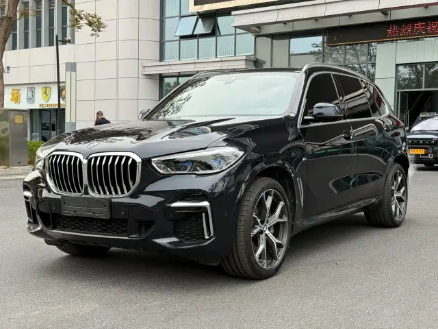 Фотография автомобиля — BMW X5