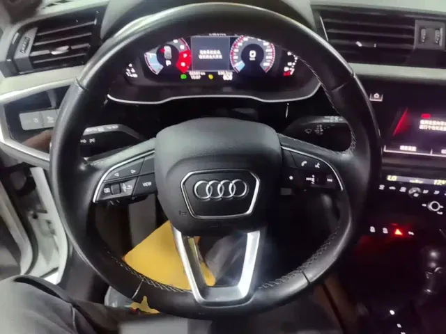 Audi Q3 — Фото автомобиля 10