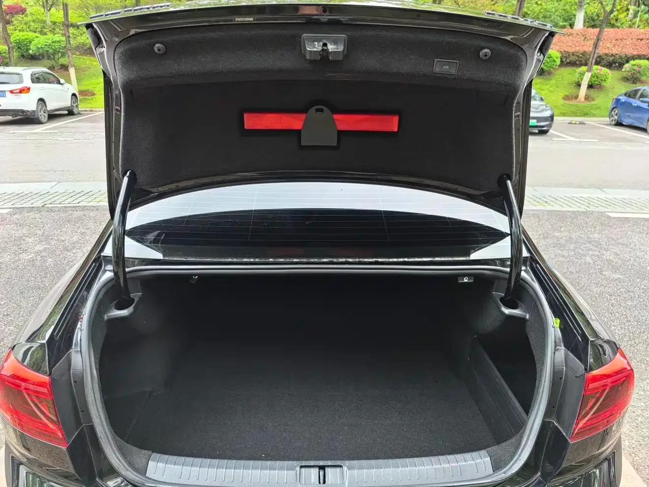Volkswagen Magotan 2021 330TSI DSG 30th Anniversary Edition — Фото автомобиля 9
