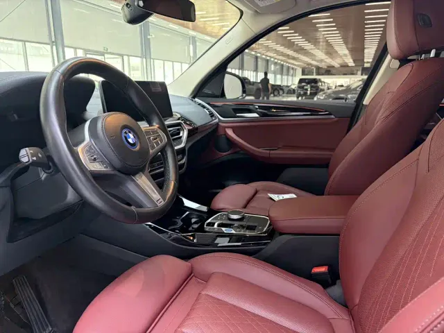 BMW iX3 — Фото автомобиля 11