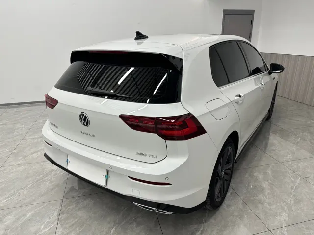 Volkswagen Golf — Фото автомобиля 4