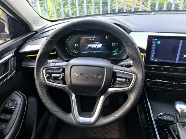 Roewe i5 — Фото автомобиля 12