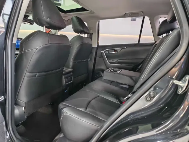 Toyota RAV4 — Фото автомобиля 11
