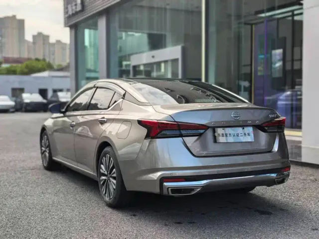 Nissan Teana — Фото автомобиля 5