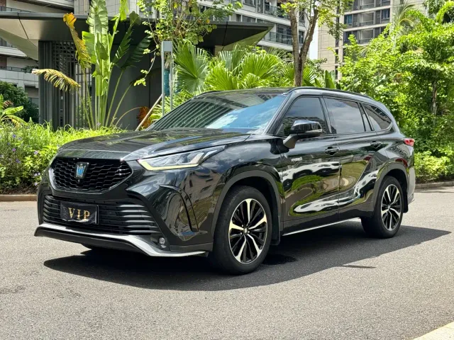 Фотография автомобиля — Toyota Crown Kluger