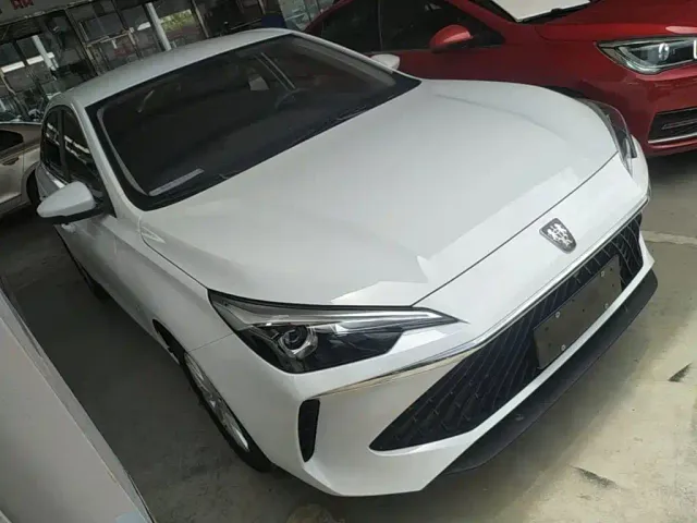Roewe i5 — Фото автомобиля 3