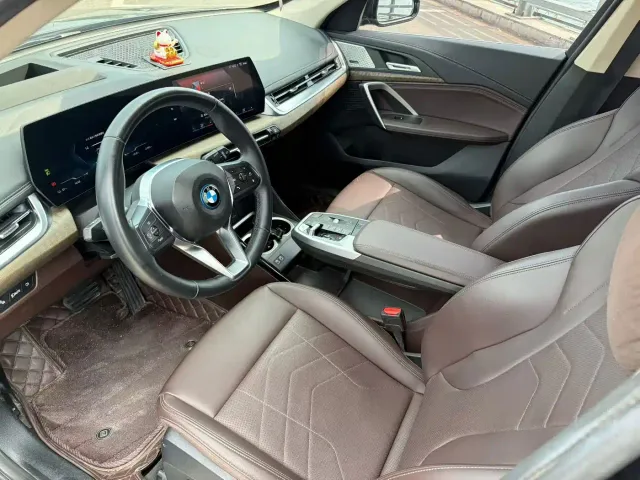 BMW iX1 — Фото автомобиля 2
