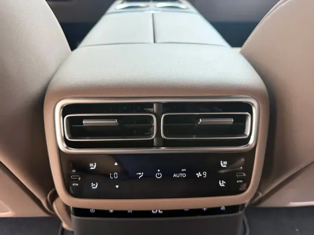 Li Auto L6 — Фото автомобиля 15