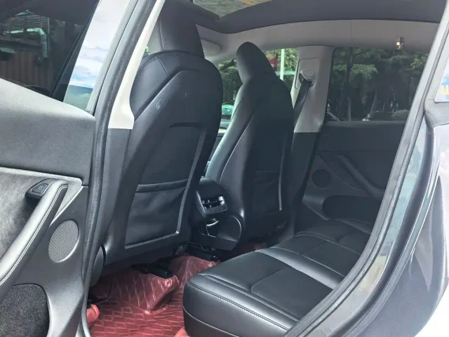 Tesla Model Y — Фото автомобиля 10