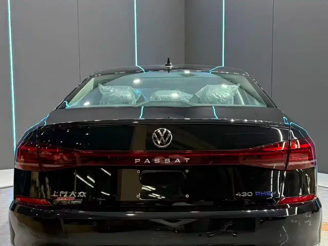 Volkswagen Passat — Фото автомобиля 7