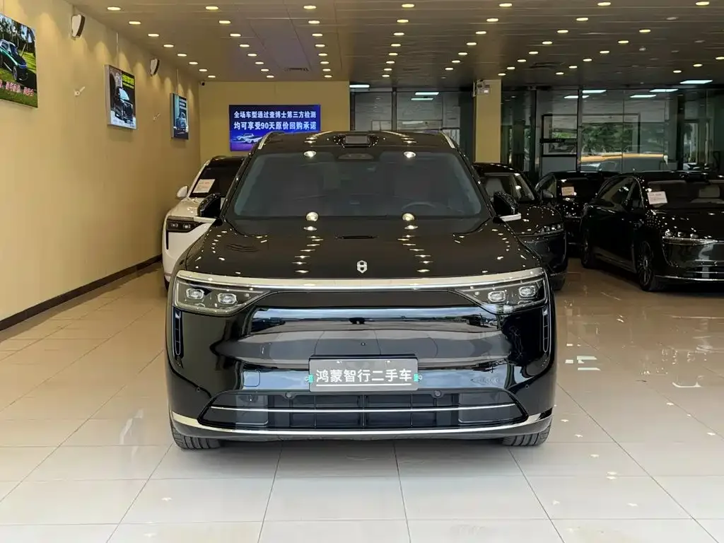 AITO Wenjie AITO M8 2025 Range Extender Max+ Edition 53.4kWh 5-seater — Фото автомобиля 2