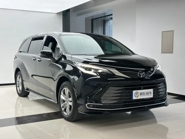 Toyota Sienna — Фото автомобиля 3