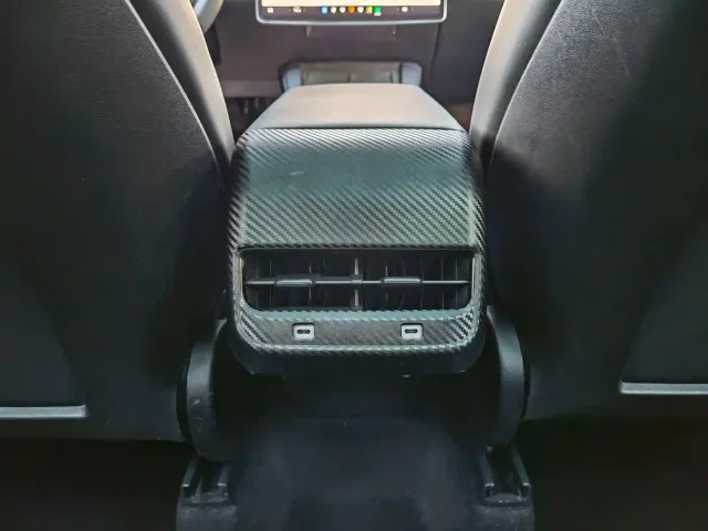 Tesla Model Y — Фото автомобиля 19