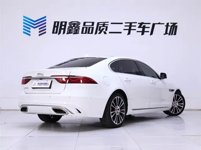 Jaguar XFL — Фото автомобиля 7