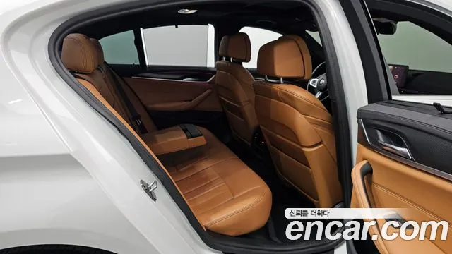 BMW 5 Series G30 — Фото автомобиля 18