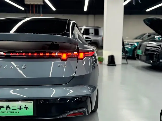 Lynk & Co Z10 — Фото автомобиля 18