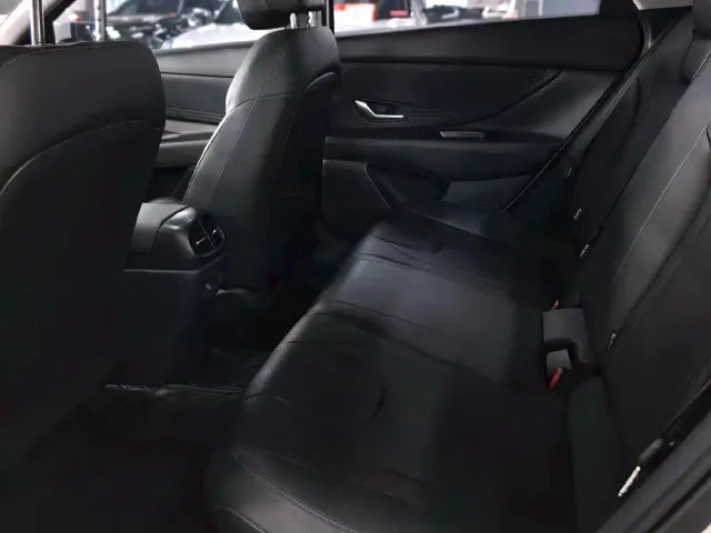 Hyundai Elantra — Фото автомобиля 6