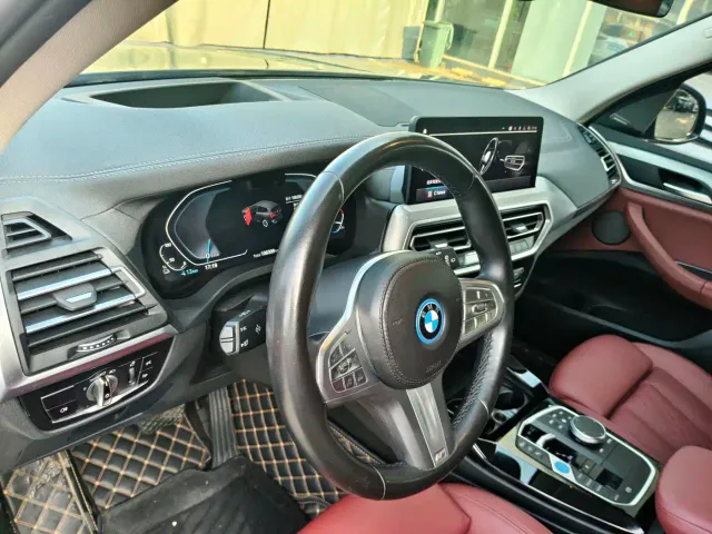 BMW iX3 — Фото автомобиля 13