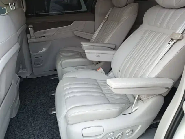 Roewe iMAX8 — Фото автомобиля 16